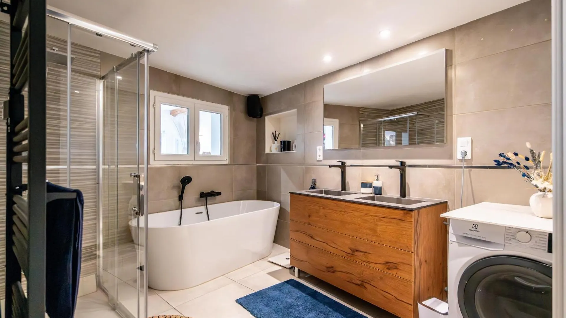 Maison 4 Chambres Avec Jaccuzi Piscine Privee Et Sauna Apremont  0*, Apremont (Savoie)